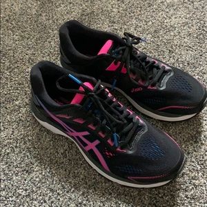 Running shoes
